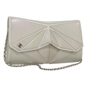 Pre Loved chanel Women Grey Shoulder Bags